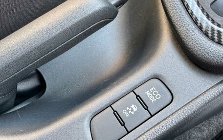 Toyota Yaris, 2020 год, 1 259 000 рублей, 17 фотография