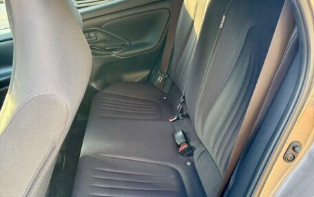 Toyota Yaris, 2020 год, 1 259 000 рублей, 21 фотография