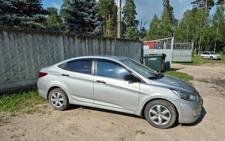 Hyundai Solaris II рестайлинг, 2011 год, 650 000 рублей, 3 фотография