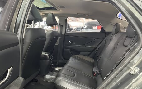 Hyundai Elantra, 2024 год, 1 990 000 рублей, 10 фотография