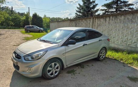 Hyundai Solaris II рестайлинг, 2011 год, 650 000 рублей, 4 фотография