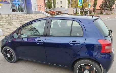 Toyota Yaris III рестайлинг, 2007 год, 650 000 рублей, 3 фотография