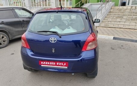 Toyota Yaris III рестайлинг, 2007 год, 650 000 рублей, 5 фотография