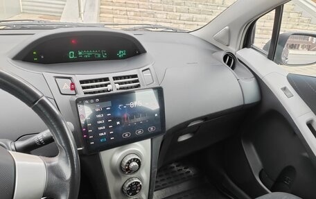 Toyota Yaris III рестайлинг, 2007 год, 650 000 рублей, 8 фотография