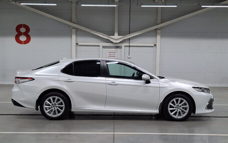 Toyota Camry, 2021 год, 2 500 000 рублей, 5 фотография