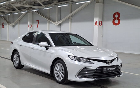 Toyota Camry, 2021 год, 2 500 000 рублей, 3 фотография