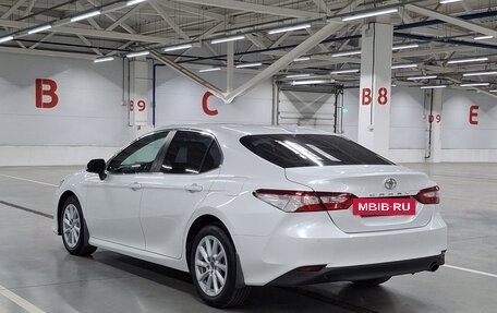 Toyota Camry, 2021 год, 2 500 000 рублей, 8 фотография