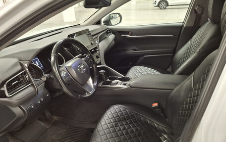 Toyota Camry, 2021 год, 2 500 000 рублей, 20 фотография