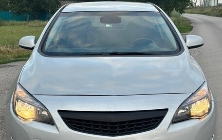 Opel Astra J, 2010 год, 650 000 рублей, 1 фотография