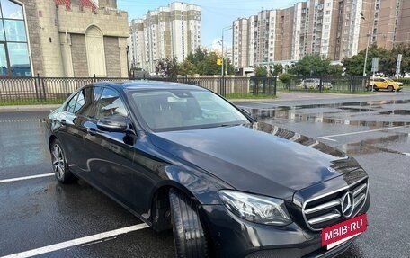 Mercedes-Benz E-Класс, 2019 год, 2 750 000 рублей, 3 фотография