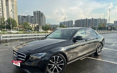 Mercedes-Benz E-Класс, 2019 год, 2 750 000 рублей, 2 фотография