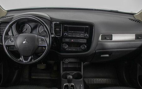 Mitsubishi Outlander III рестайлинг 3, 2015 год, 1 760 000 рублей, 13 фотография