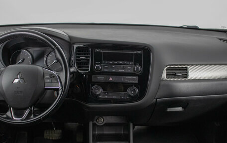 Mitsubishi Outlander III рестайлинг 3, 2015 год, 1 760 000 рублей, 14 фотография