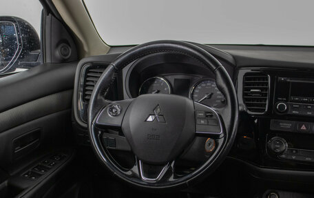Mitsubishi Outlander III рестайлинг 3, 2015 год, 1 760 000 рублей, 15 фотография