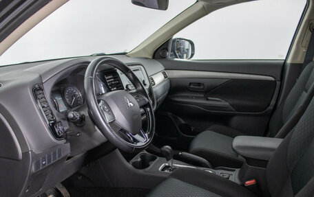 Mitsubishi Outlander III рестайлинг 3, 2015 год, 1 760 000 рублей, 10 фотография