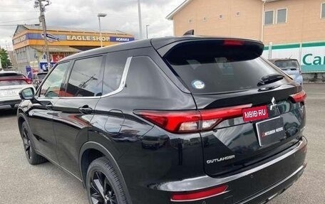 Mitsubishi Outlander, 2022 год, 3 300 000 рублей, 2 фотография