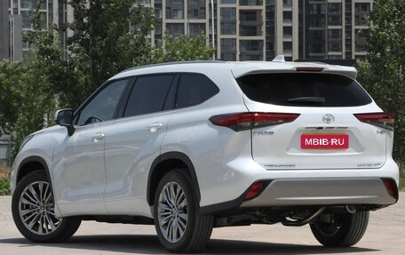 Toyota Highlander, 2024 год, 4 100 000 рублей, 1 фотография