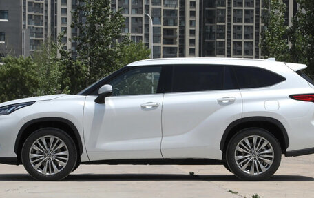 Toyota Highlander, 2024 год, 4 100 000 рублей, 5 фотография