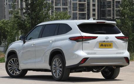 Toyota Highlander, 2024 год, 4 100 000 рублей, 6 фотография