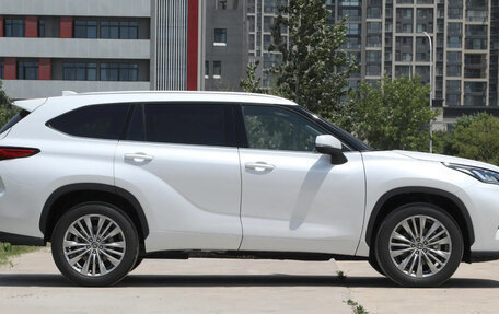 Toyota Highlander, 2024 год, 4 100 000 рублей, 9 фотография