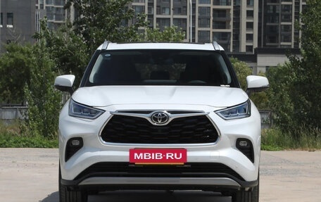 Toyota Highlander, 2024 год, 4 100 000 рублей, 3 фотография