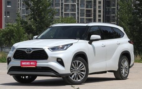 Toyota Highlander, 2024 год, 4 100 000 рублей, 2 фотография