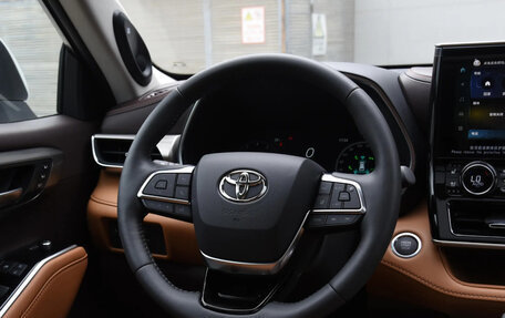 Toyota Highlander, 2024 год, 4 100 000 рублей, 13 фотография