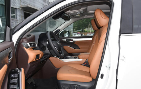 Toyota Highlander, 2024 год, 4 100 000 рублей, 17 фотография