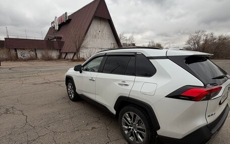Toyota RAV4, 2019 год, 3 350 000 рублей, 4 фотография