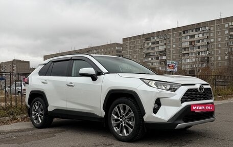 Toyota RAV4, 2019 год, 3 350 000 рублей, 2 фотография