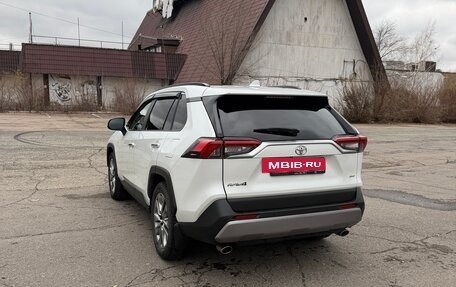 Toyota RAV4, 2019 год, 3 350 000 рублей, 6 фотография
