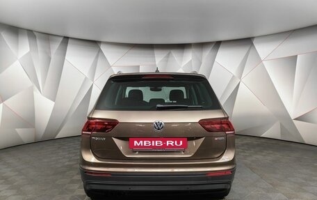 Volkswagen Tiguan II, 2018 год, 2 197 000 рублей, 8 фотография