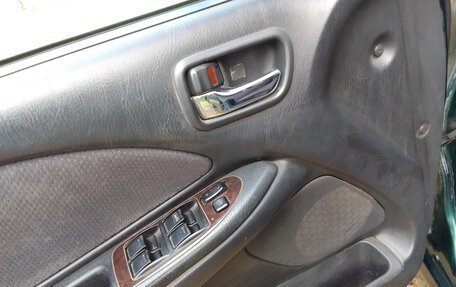 Toyota Avensis III рестайлинг, 2001 год, 200 000 рублей, 20 фотография