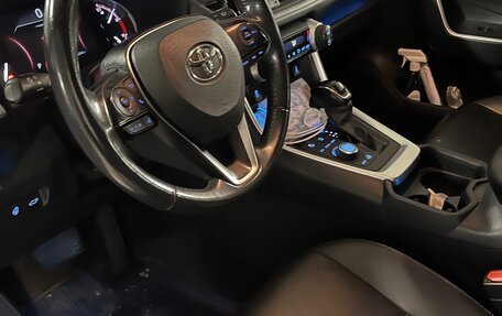 Toyota RAV4, 2020 год, 2 990 000 рублей, 6 фотография