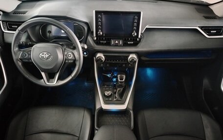 Toyota RAV4, 2021 год, 3 950 000 рублей, 9 фотография