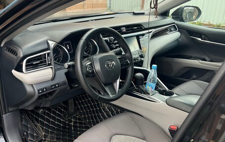 Toyota Camry, 2018 год, 1 895 000 рублей, 6 фотография