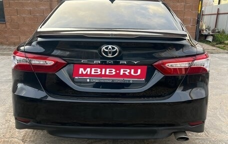 Toyota Camry, 2018 год, 1 895 000 рублей, 5 фотография