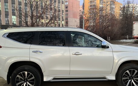 Mitsubishi Pajero Sport III рестайлинг, 2018 год, 2 399 999 рублей, 10 фотография