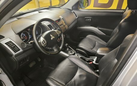 Mitsubishi Outlander III рестайлинг 3, 2011 год, 1 249 000 рублей, 13 фотография