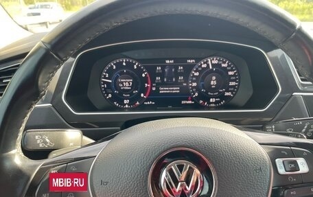 Volkswagen Tiguan II, 2017 год, 2 199 000 рублей, 13 фотография