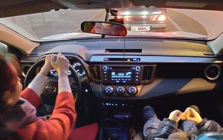 Toyota RAV4, 2015 год, 2 050 000 рублей, 3 фотография