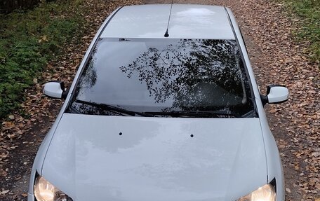 Renault Logan II, 2015 год, 700 000 рублей, 4 фотография