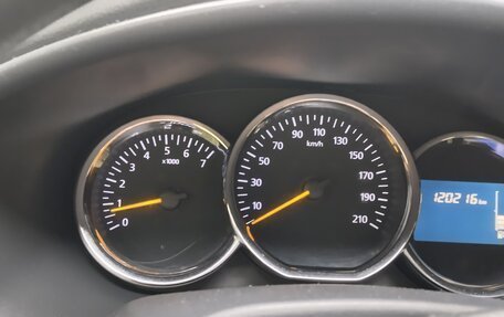 Renault Logan II, 2015 год, 700 000 рублей, 14 фотография