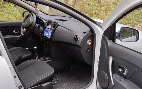 Renault Logan II, 2015 год, 700 000 рублей, 9 фотография
