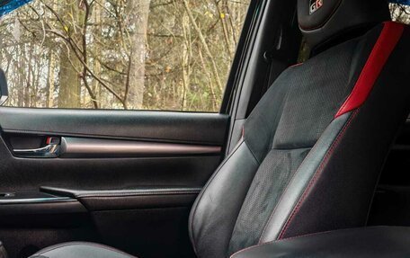 Toyota Hilux VIII, 2022 год, 5 800 000 рублей, 4 фотография