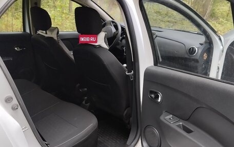 Renault Logan II, 2015 год, 700 000 рублей, 10 фотография