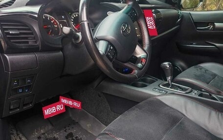 Toyota Hilux VIII, 2022 год, 5 800 000 рублей, 2 фотография