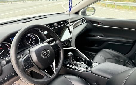 Toyota Camry, 2018 год, 2 410 000 рублей, 10 фотография