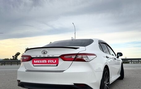 Toyota Camry, 2018 год, 2 410 000 рублей, 3 фотография