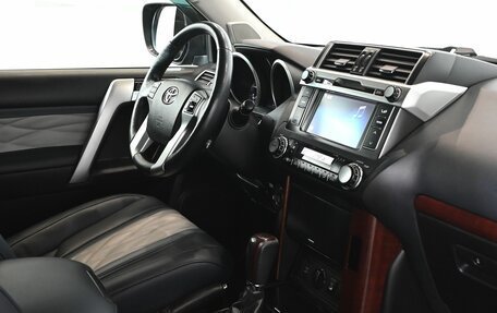 Toyota Land Cruiser Prado 150 рестайлинг 2, 2016 год, 4 350 000 рублей, 14 фотография